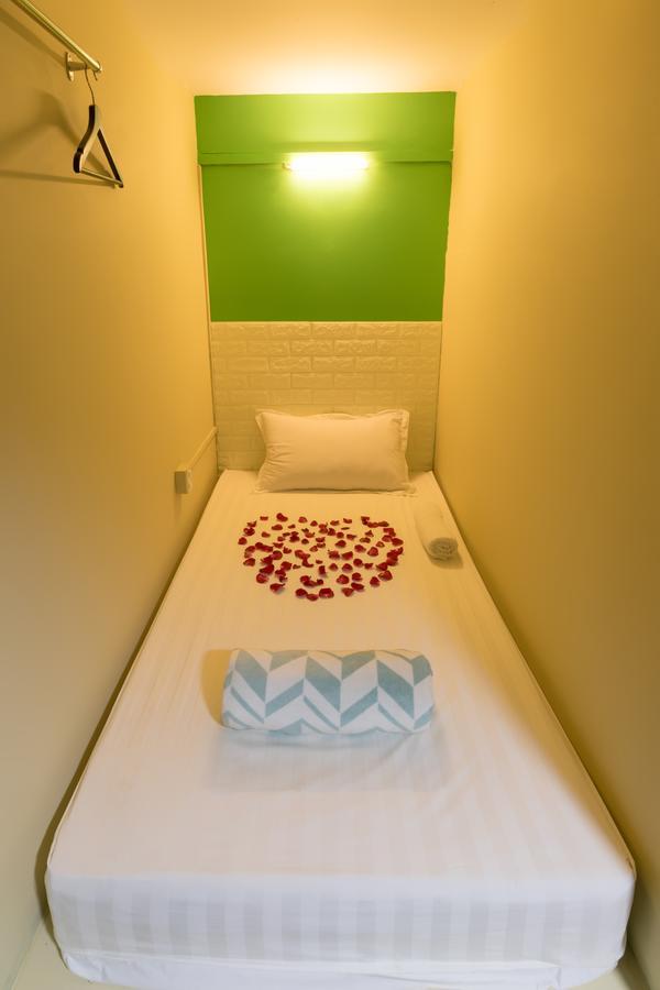 Little Monkey Hostel Yangon Esterno foto