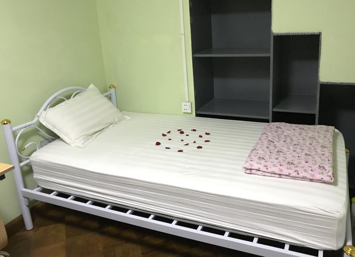 Little Monkey Hostel Yangon Esterno foto